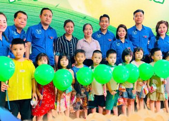 Trung thu ấm áp, sẻ chia cùng thiếu nhi vùng lũ