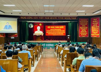 Đảng viên Đảng bộ Tổng công ty Giấy Việt Nam tham dự Hội nghị toàn quốc quán triệt và triển khai thực hiện 04 Nghị quyết của Bộ Chính trị